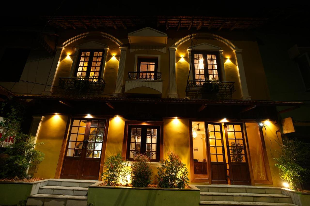 The Sunset Bay Hotel Fort Kochi Exterior foto
